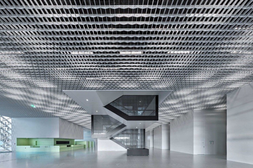 Mimaride Metal Tavanların Zamansız Çekiciliği: Klasik Metal Tavanlar